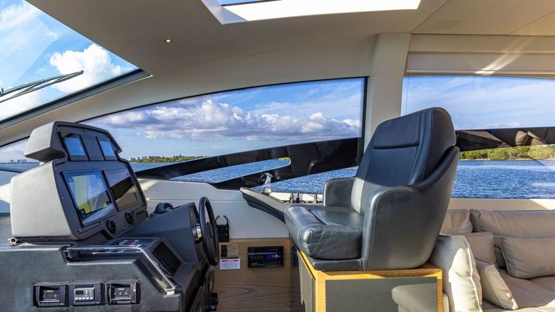 Pershing 70 pieds
