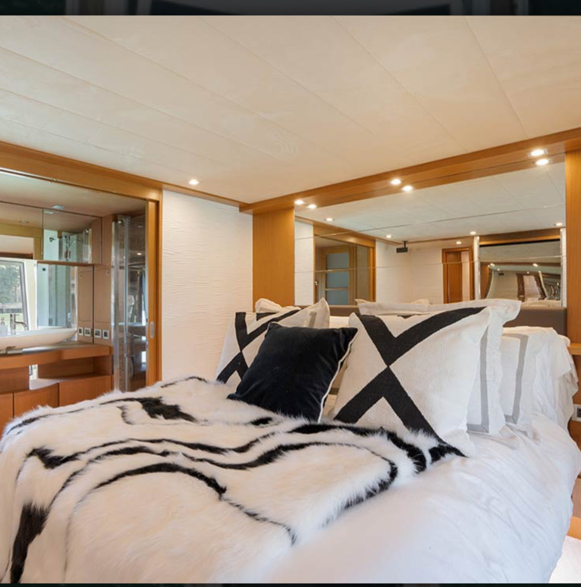 Ferretti 82 ft.