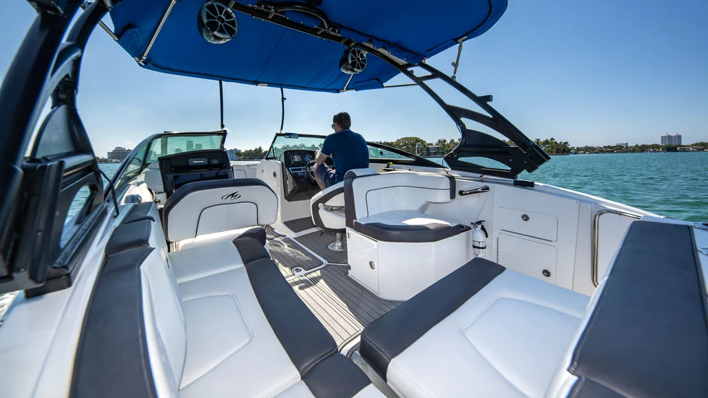 Monterey Sport 27 pieds