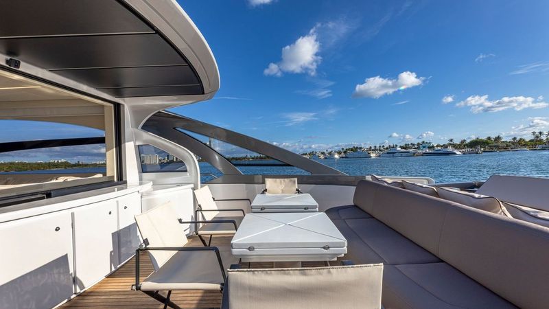 Pershing 70 pieds