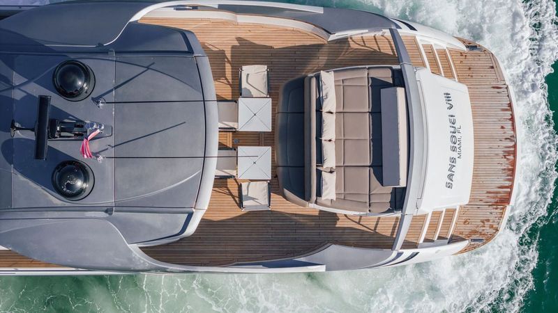 Pershing 70 pieds