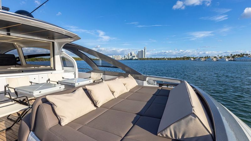 Pershing 70 pieds