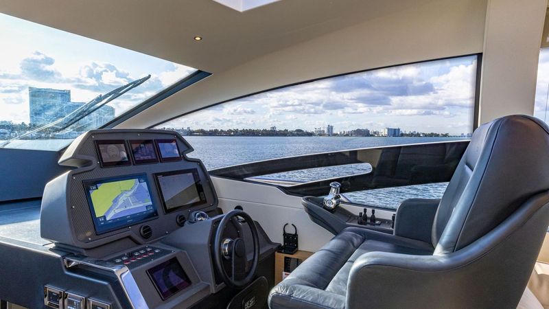 Pershing 70 pieds