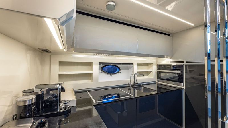 Pershing 70 pieds