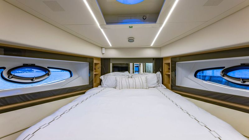 Pershing 70 pieds