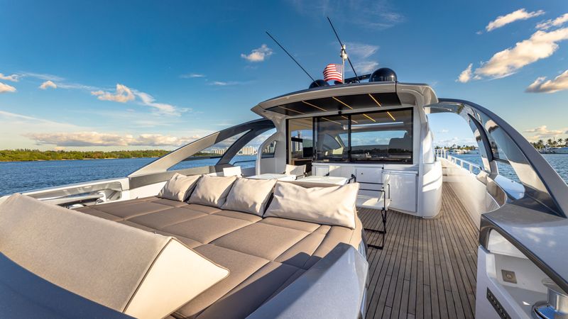Pershing 70 pieds