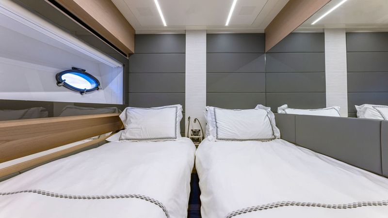 Pershing 70 pieds