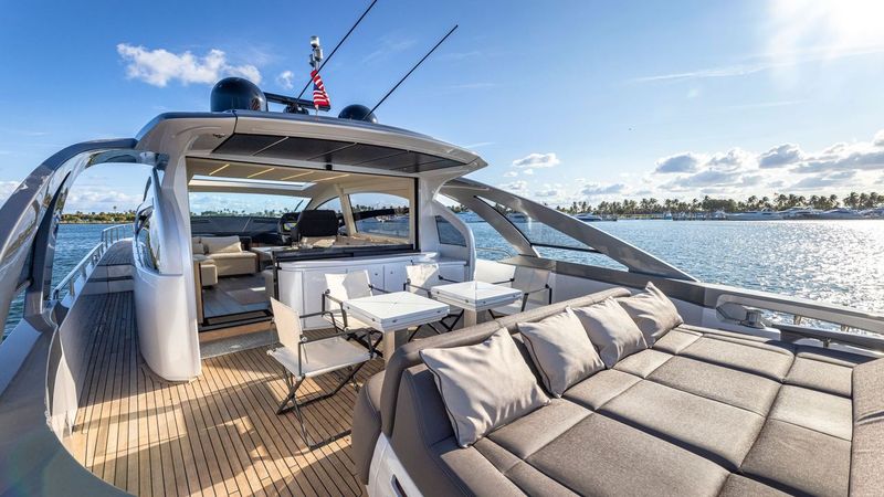 Pershing 70 pieds